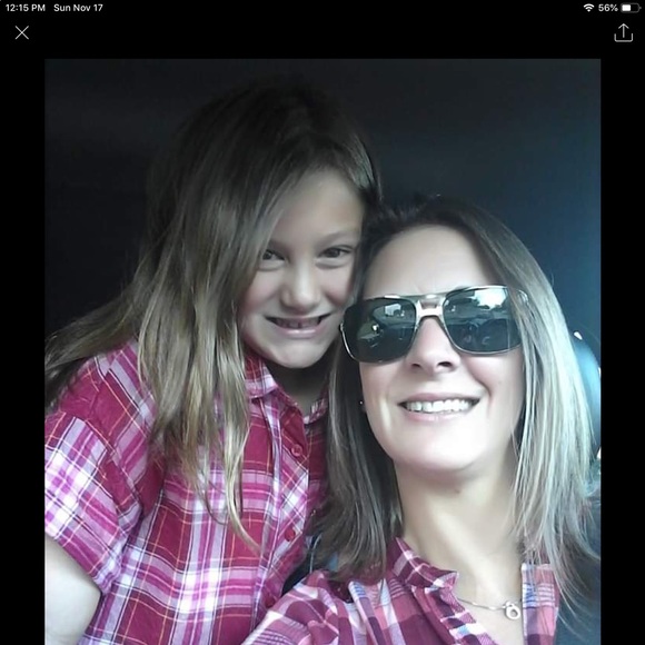 Meet your Posher, Lindsey - Picture 2 of 3